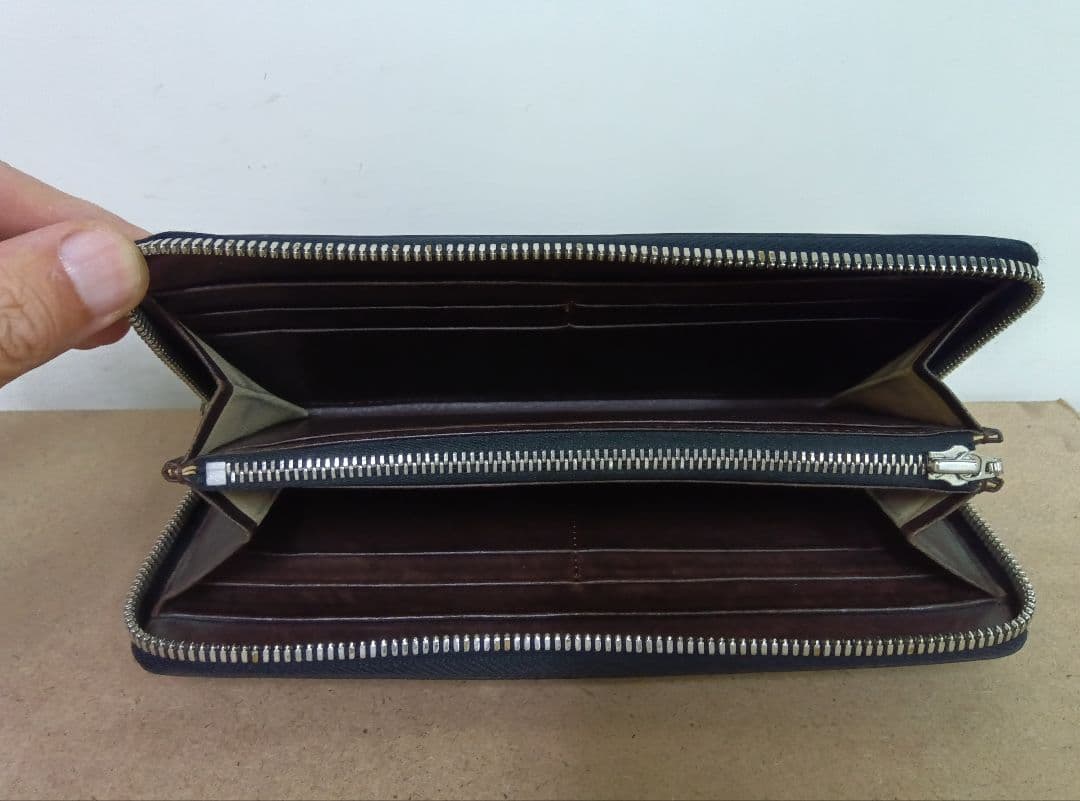 ジ・ウォームスクラフツマニュファクチャー　コードバン　ラウンドジップ