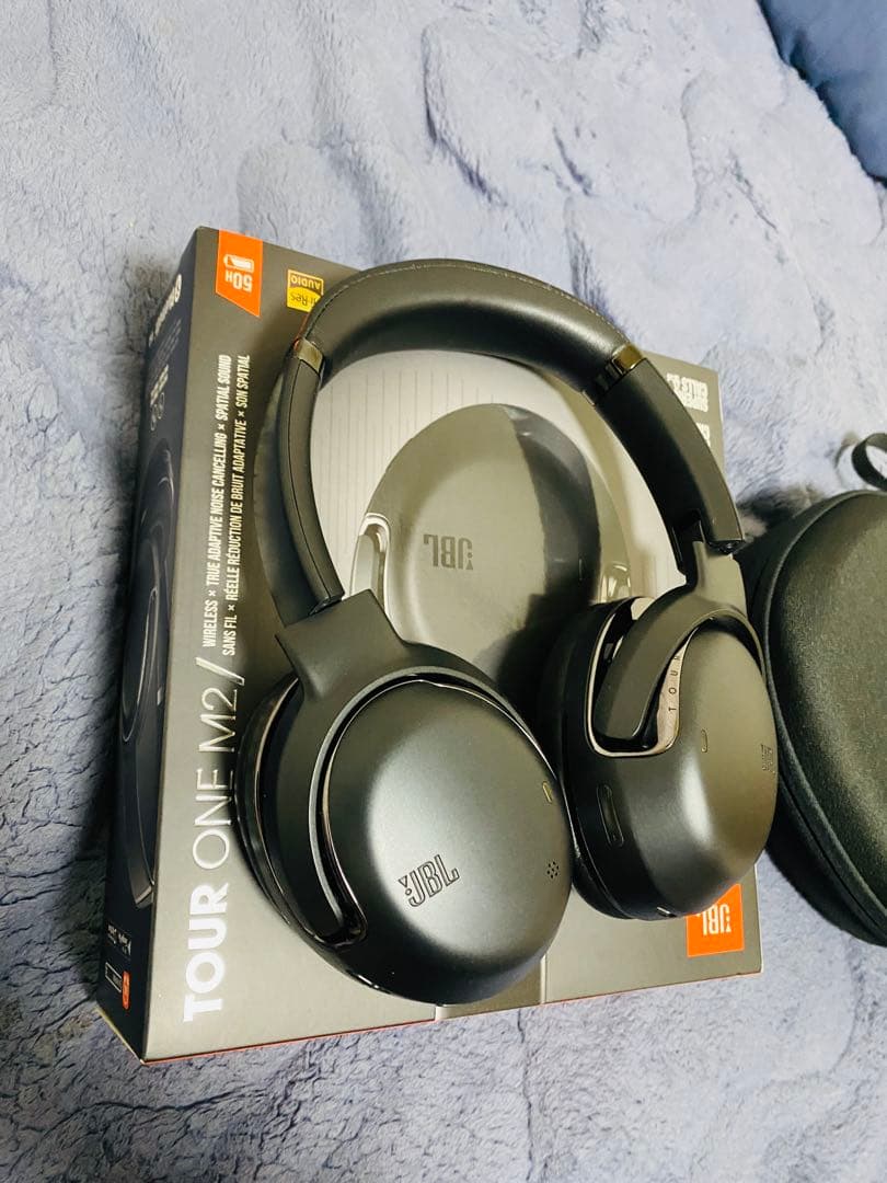 ヘッドホン jbl tour one m2
