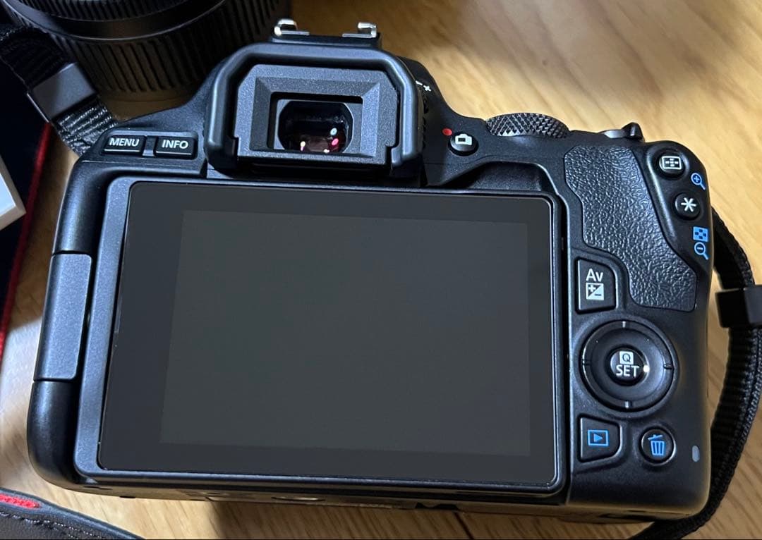 Canon EOS Kiss X10 ダブルズームキット、バッグ付き