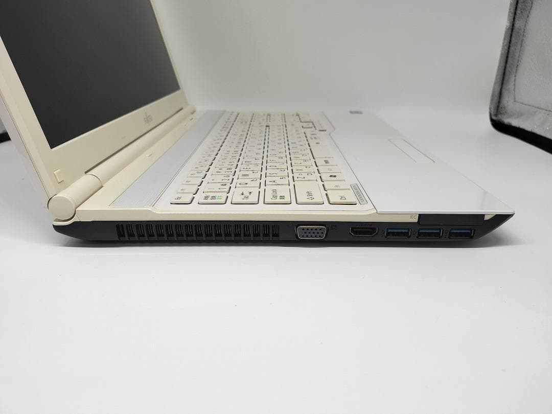 【FUJITSU】爆速Core i7/新品SSD256GBノートパソコン C11