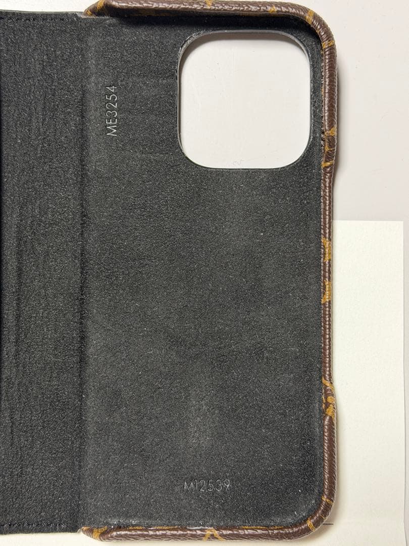 Louis Vuitton 手帳型ケース　iPhone16Proフォリオ
