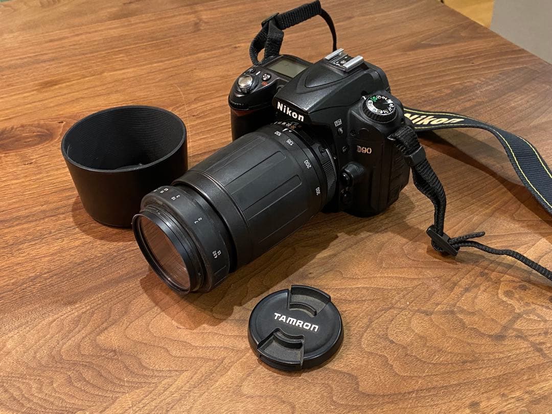Nikon D90 デジタル一眼Tamron 100-300レンズ付　動作品