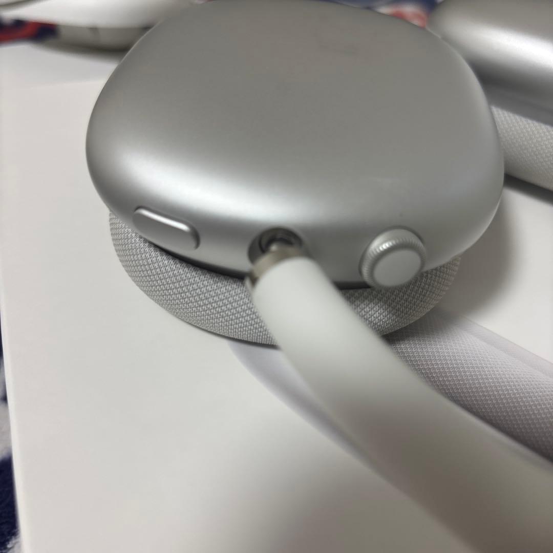 AirPods Maxシルバー