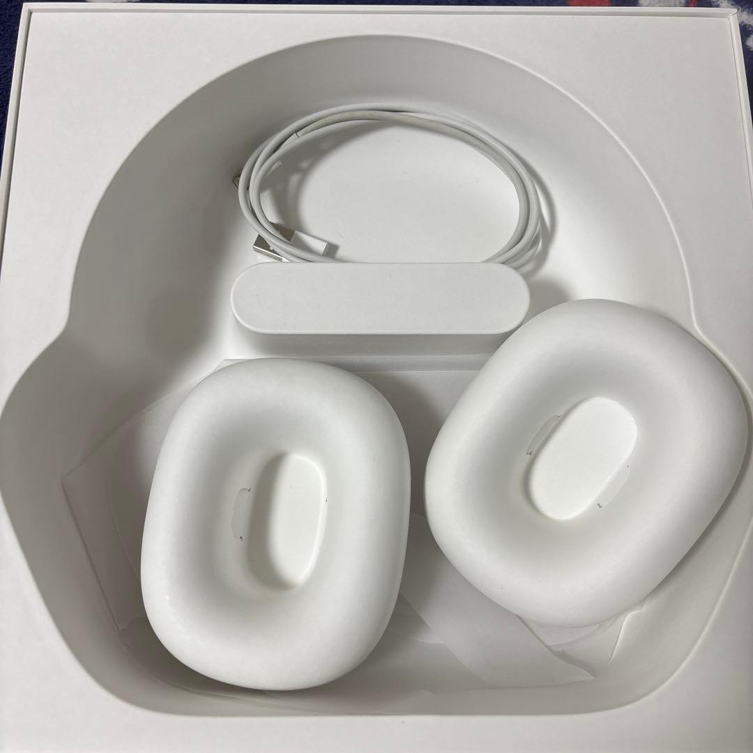 AirPods Maxシルバー