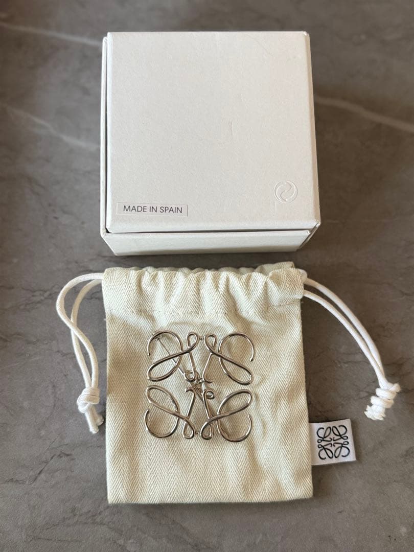 【美品】ロエベ　アナグラムブローチ　LOEWE