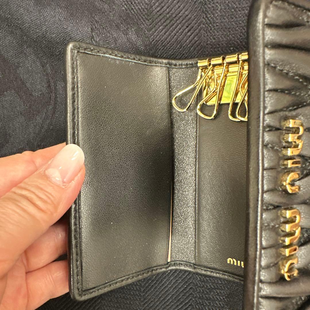新品未使用　MIU MIUマトラッセキーケース