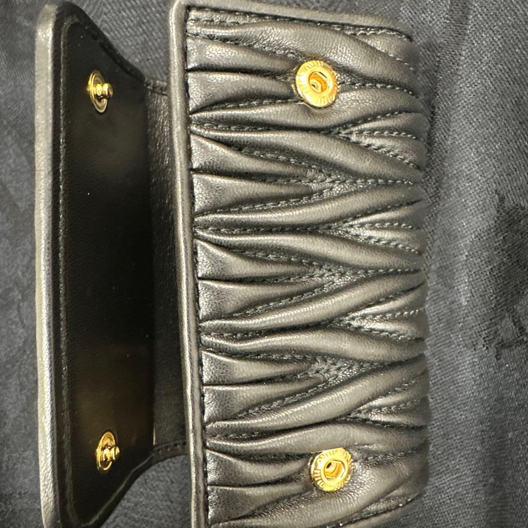 新品未使用　MIU MIUマトラッセキーケース