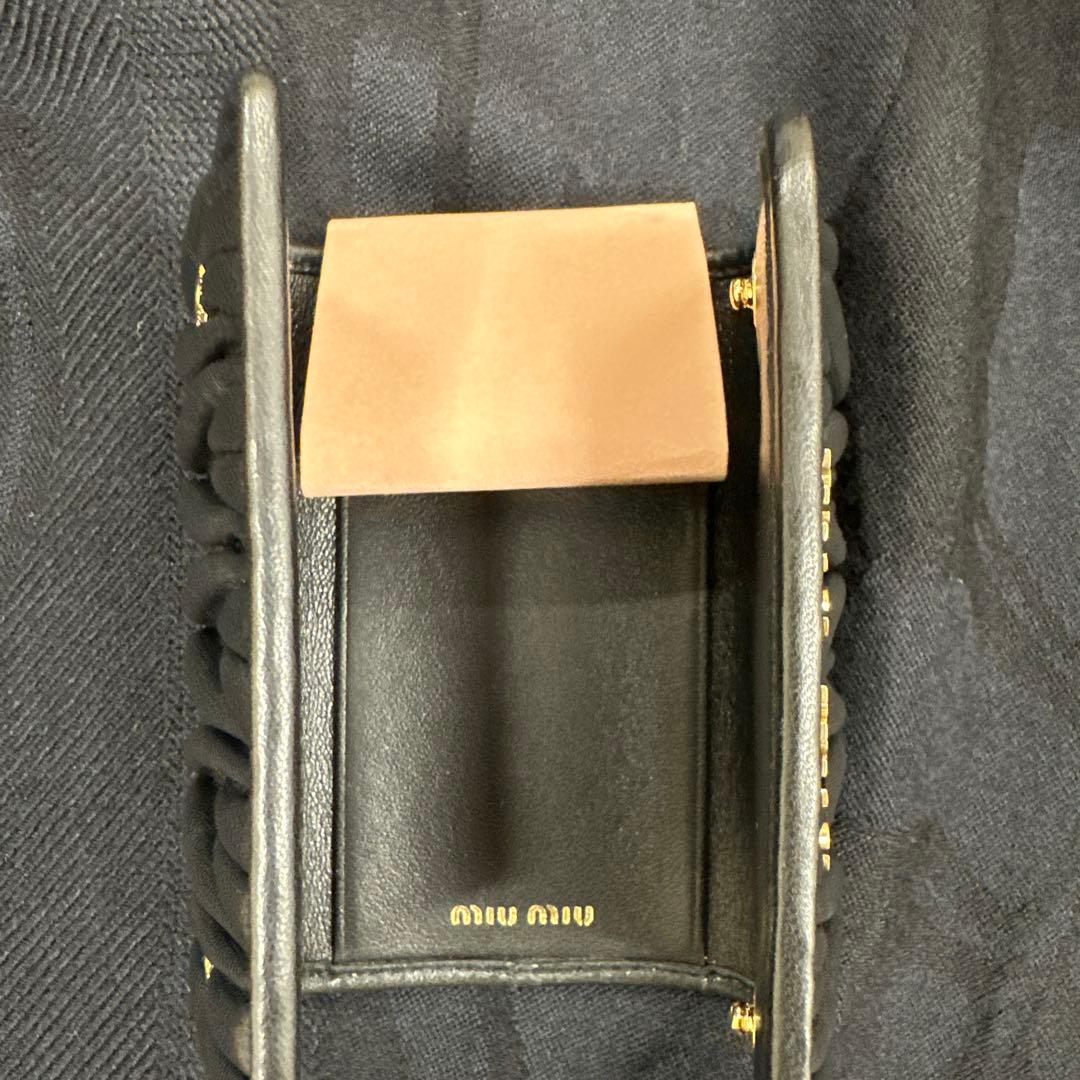 新品未使用　MIU MIUマトラッセキーケース