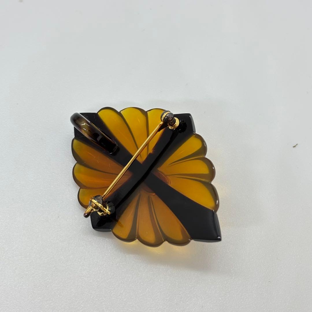 111405 本鼈甲　白甲　黒甲　k18 血赤珊瑚　花芯　ネックレス兼ブローチ