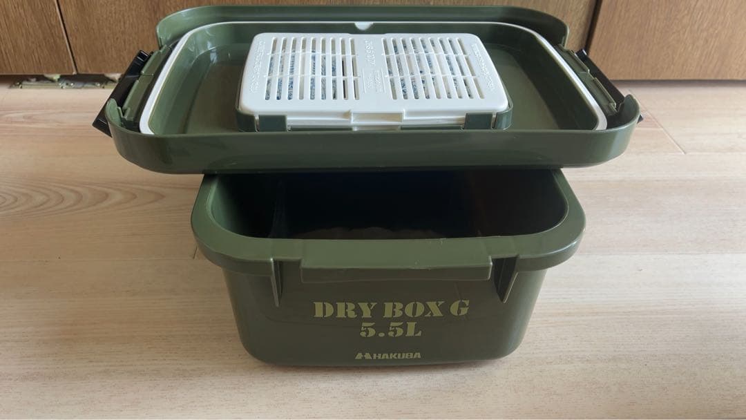 Canon EOS M ホワイト ミラーレスカメラ、交換レンズ、保管ボックス