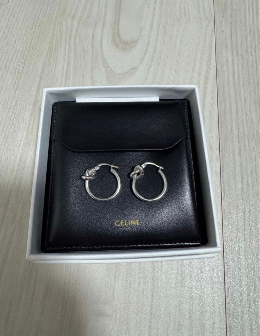 CELINE ノットデザイン フープピアス