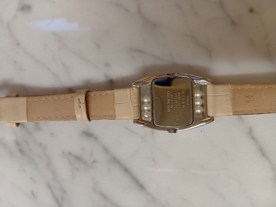 【美品/レザー&電池交換済】MIKIMOTO パール装飾 ベージュレザー腕時計