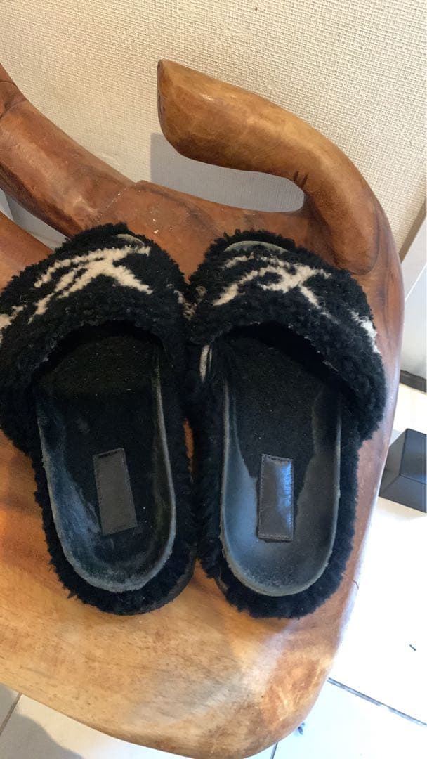 ルイ・ヴィトン サンダル 黒・白