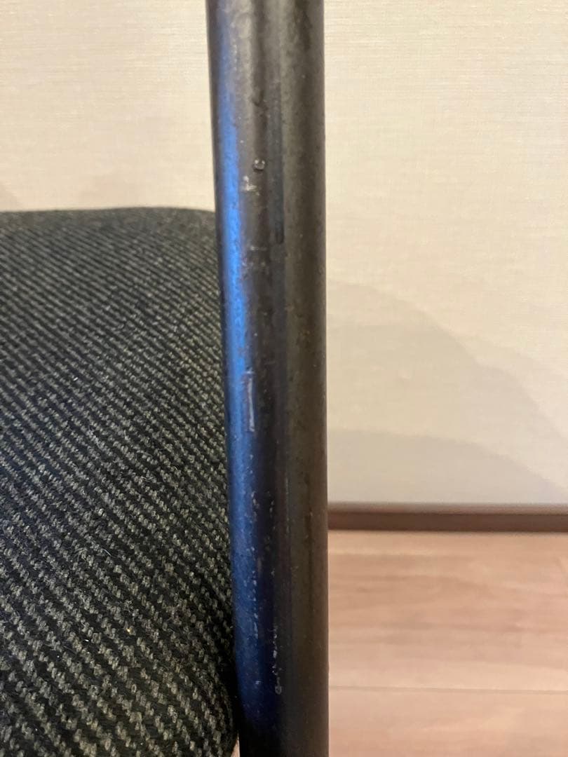 アデペシュ　ダニス ショートアームチェア