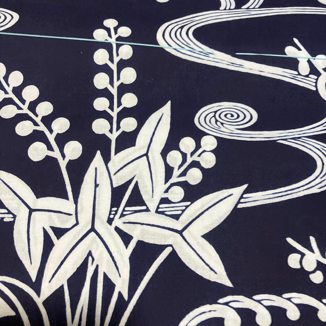 y*i様 新品保管品　「竺仙」浴衣反物 コーマ紺地染 流水にオモダカや菖蒲