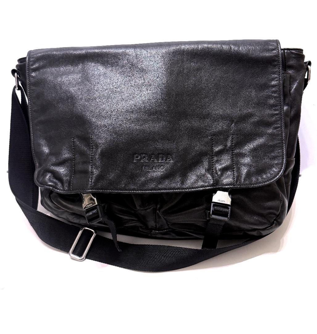 プラダ　レザー　メッセンジャー ショルダー バッグ　ハイエンド　定価35万　ロゴ