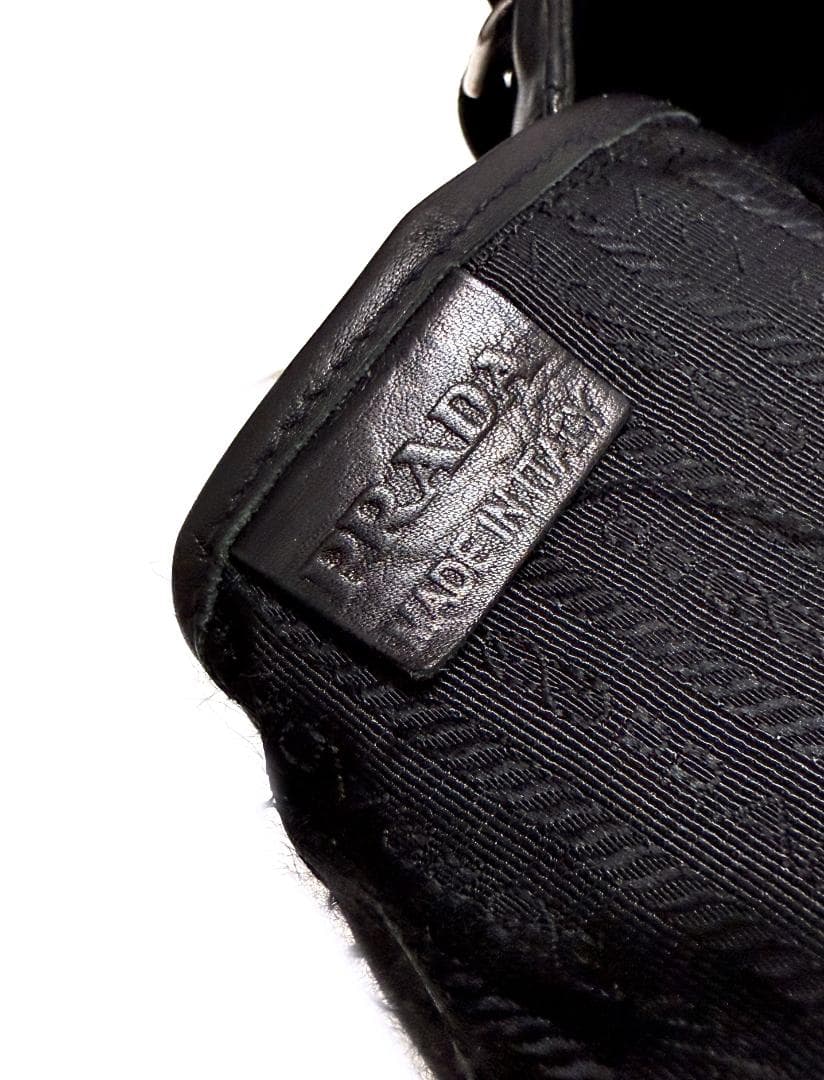 プラダ　レザー　メッセンジャー ショルダー バッグ　ハイエンド　定価35万　ロゴ