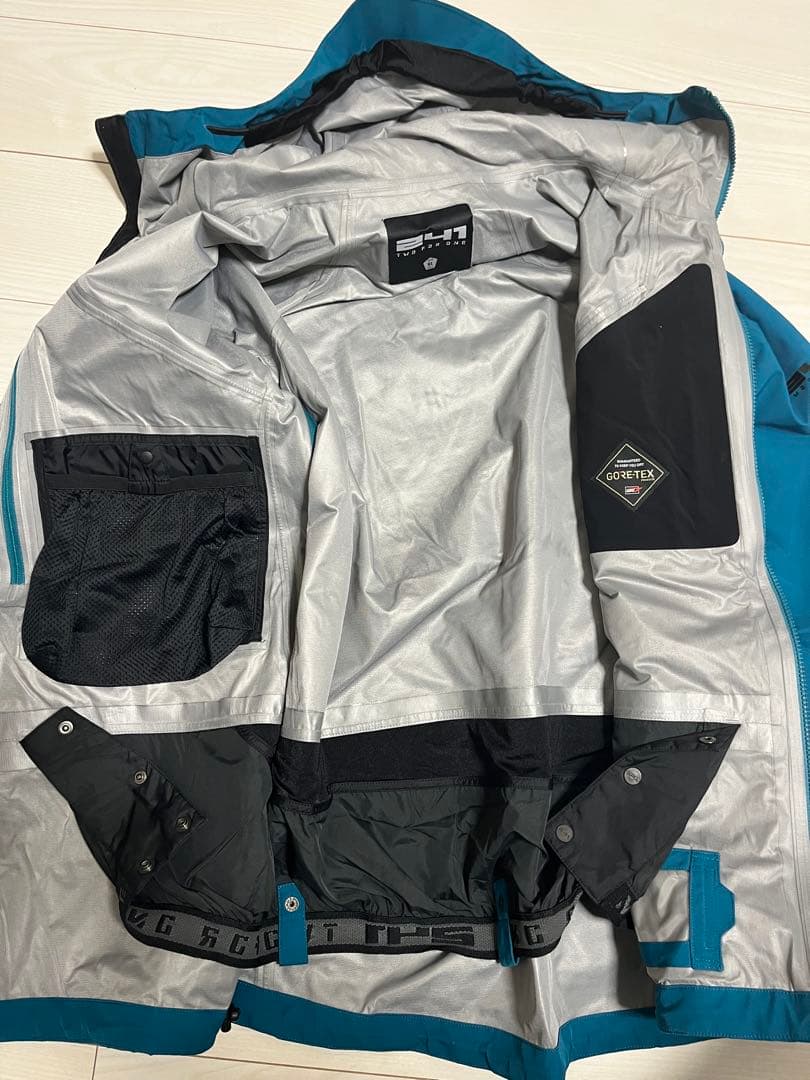 241 GORE-TEX トゥーフォーワン ゴアテックス スノーボードウェア