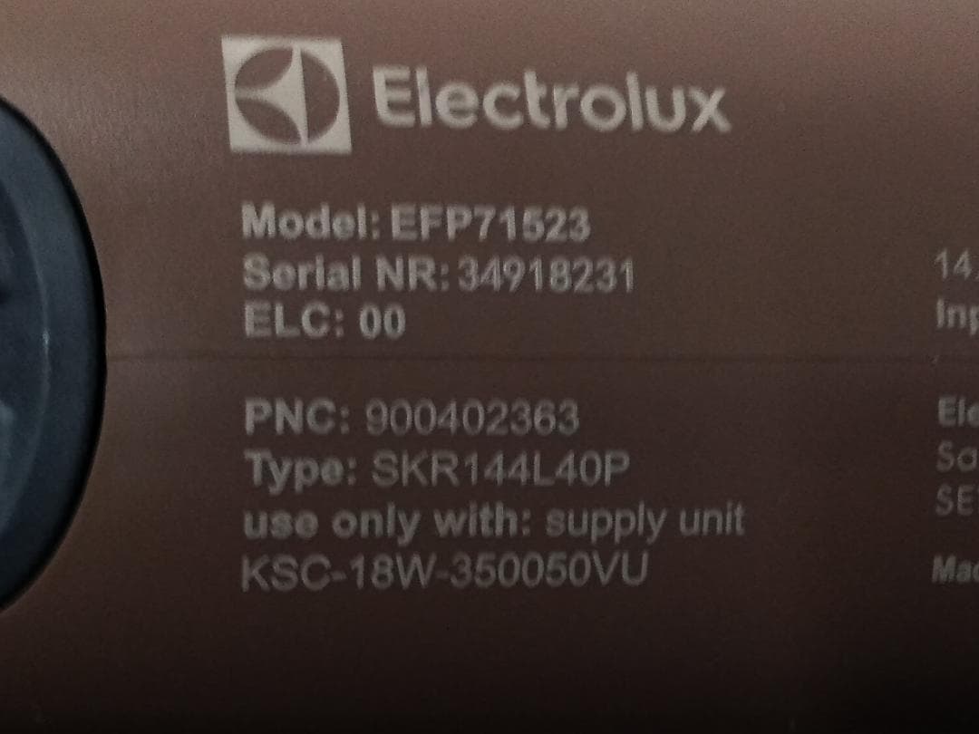 エレクトロラックス スティッククリーナー EFP71523 充電コード付き□