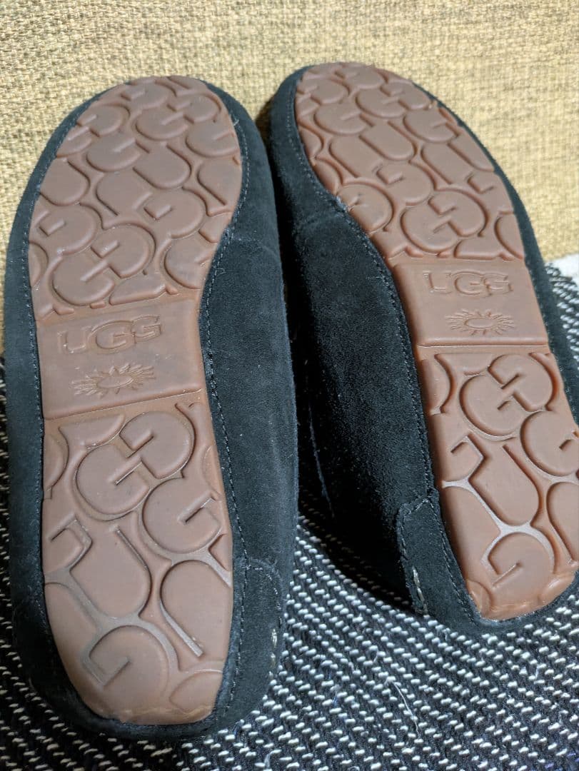 【極美品】UGG 黒スエードモカシンシューズ 24cm