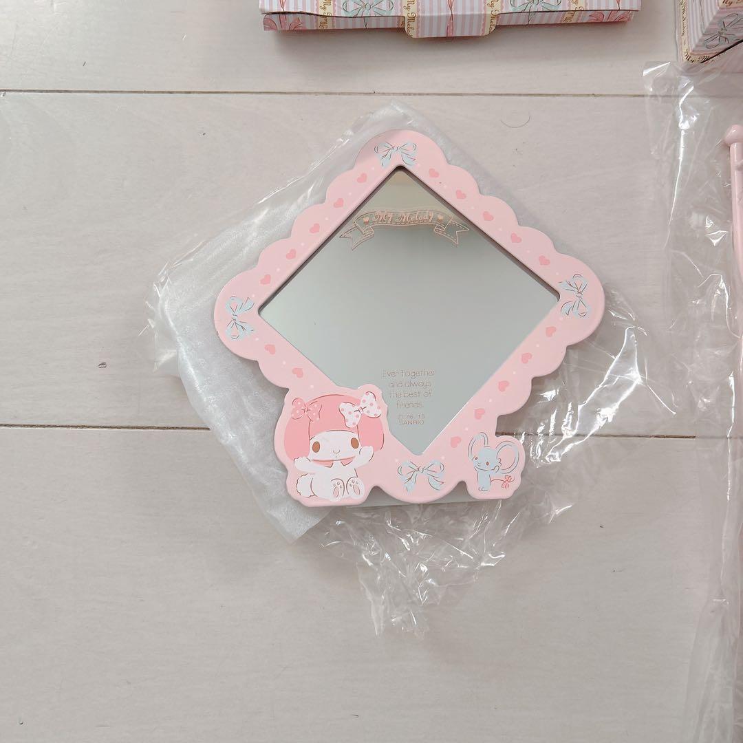新品　マイメロディ キュートポーズシリーズ　ミニラック　スタンドミラー