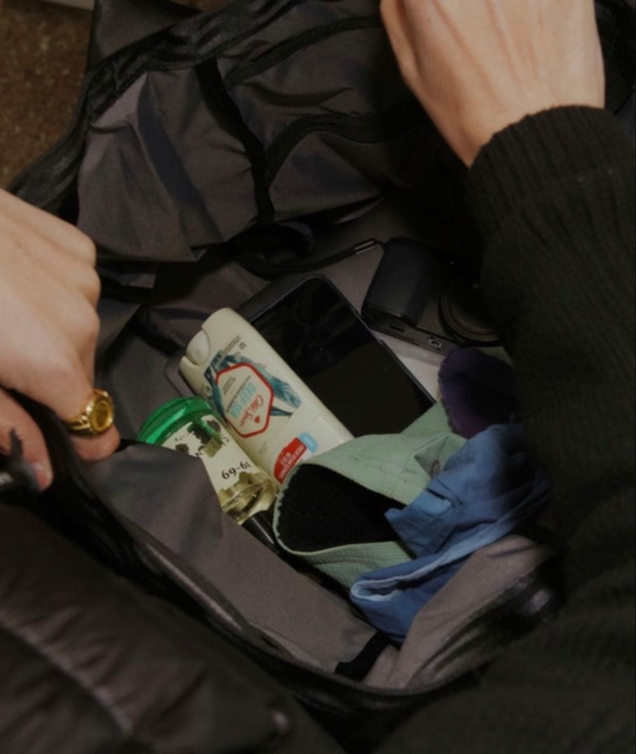 バッグ CHROME NEWSPAPER MESSENGER BLACK 26L