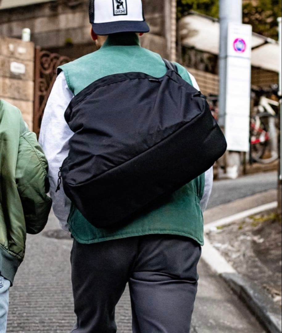 バッグ CHROME NEWSPAPER MESSENGER BLACK 26L