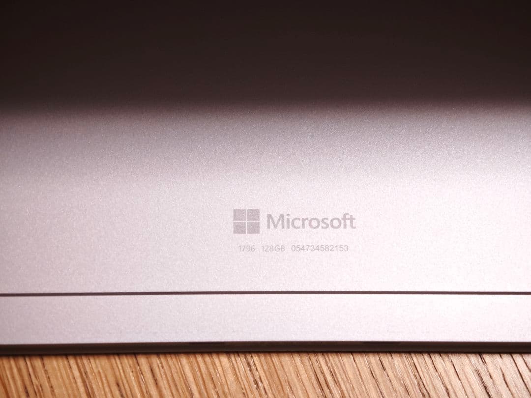 Surface Pro 5 1796 m-7Y30 画面割れ