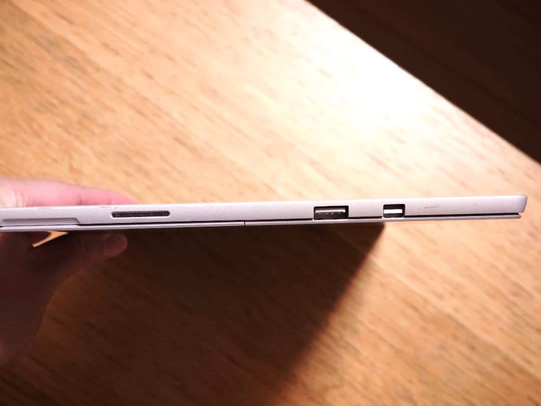 Surface Pro 5 1796 m-7Y30 画面割れ