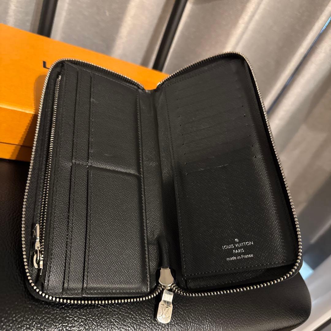 Louis Vuittonルイヴィトン　エピ　ヴェルティカル　ジッピーウォレット