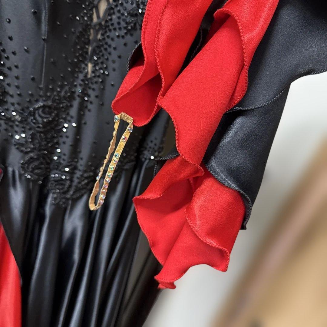 【サイズ不明】社交ダンス　ドレス　黒×赤