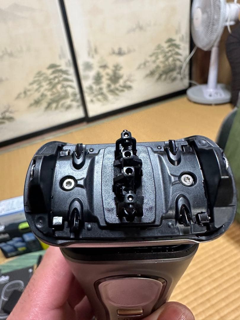 Braun Series 9 Pro メンズ電気シェーバー　洗浄液カートリッジ付