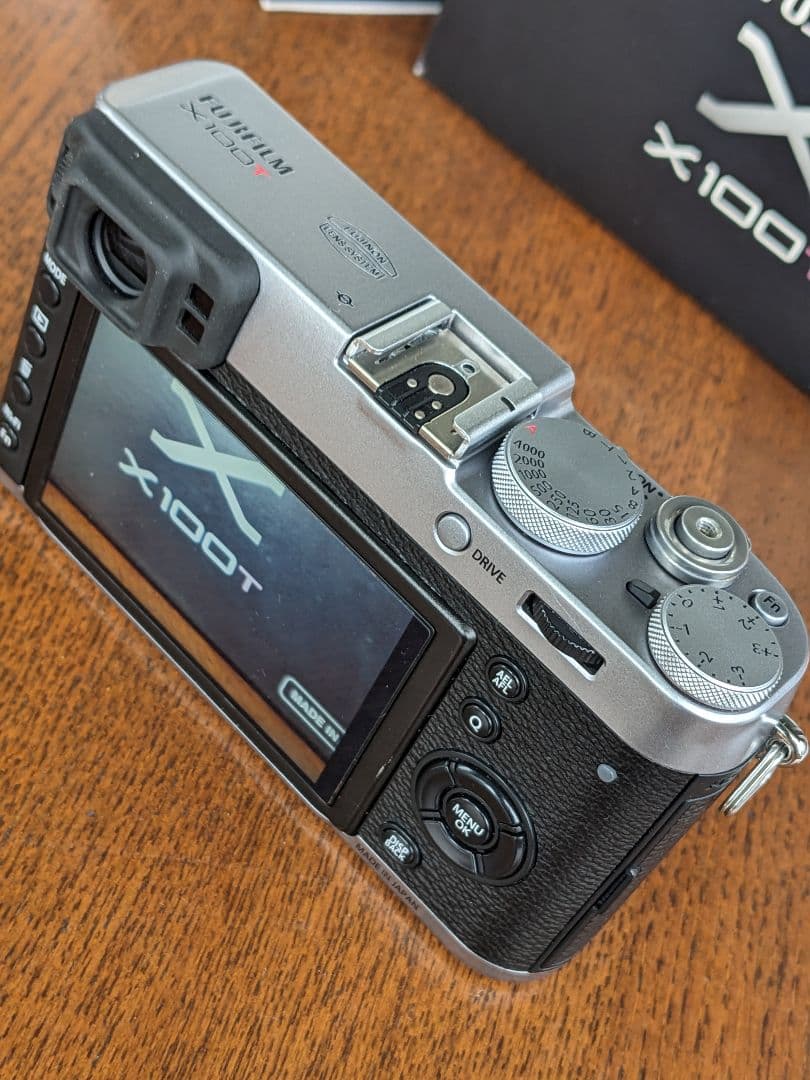 ♪ 値下げ フジフィルム X100T コンパクトデジタルカメラ ♪