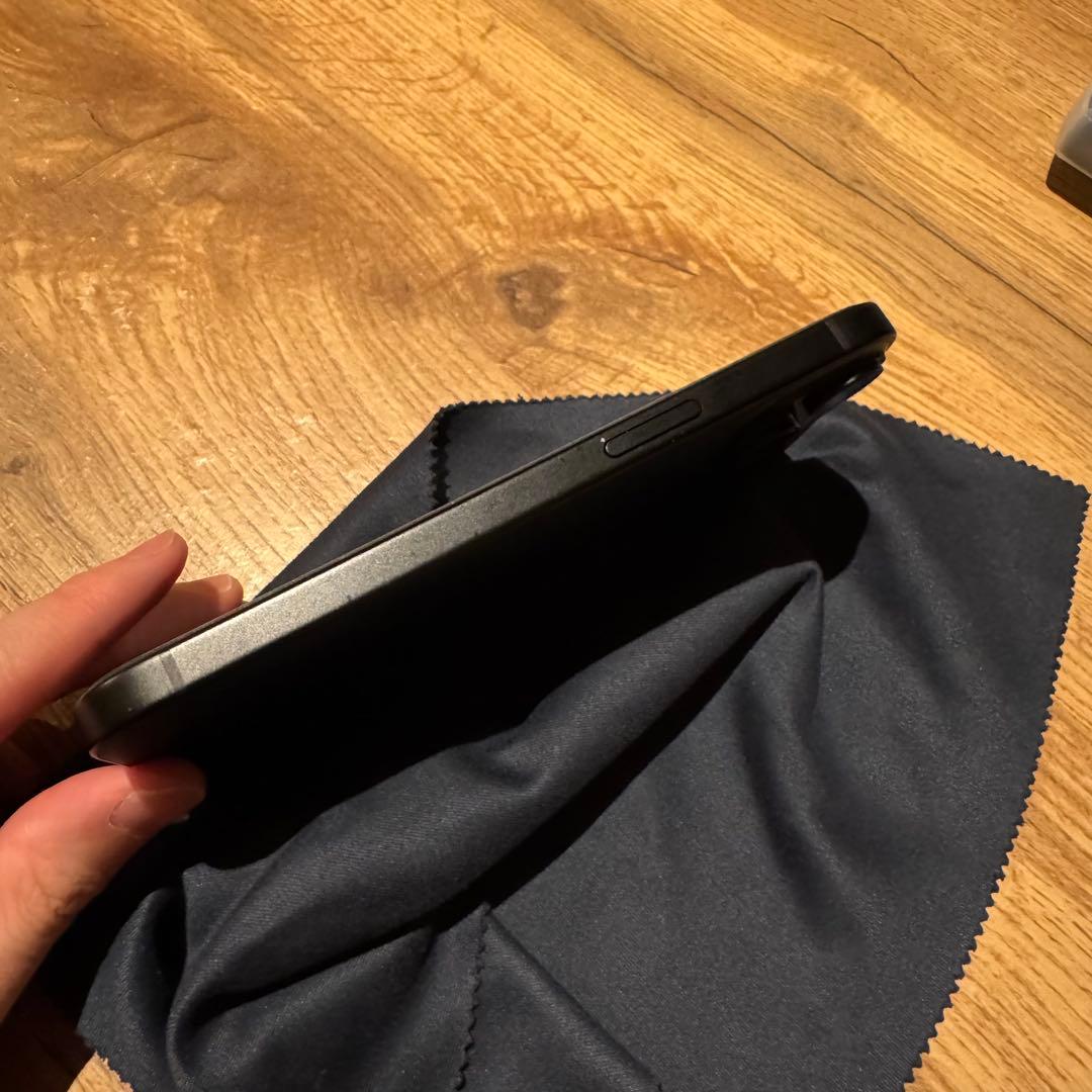 iPhone 15 ブラック 256GB SIMフリー 美品　おまけ付き