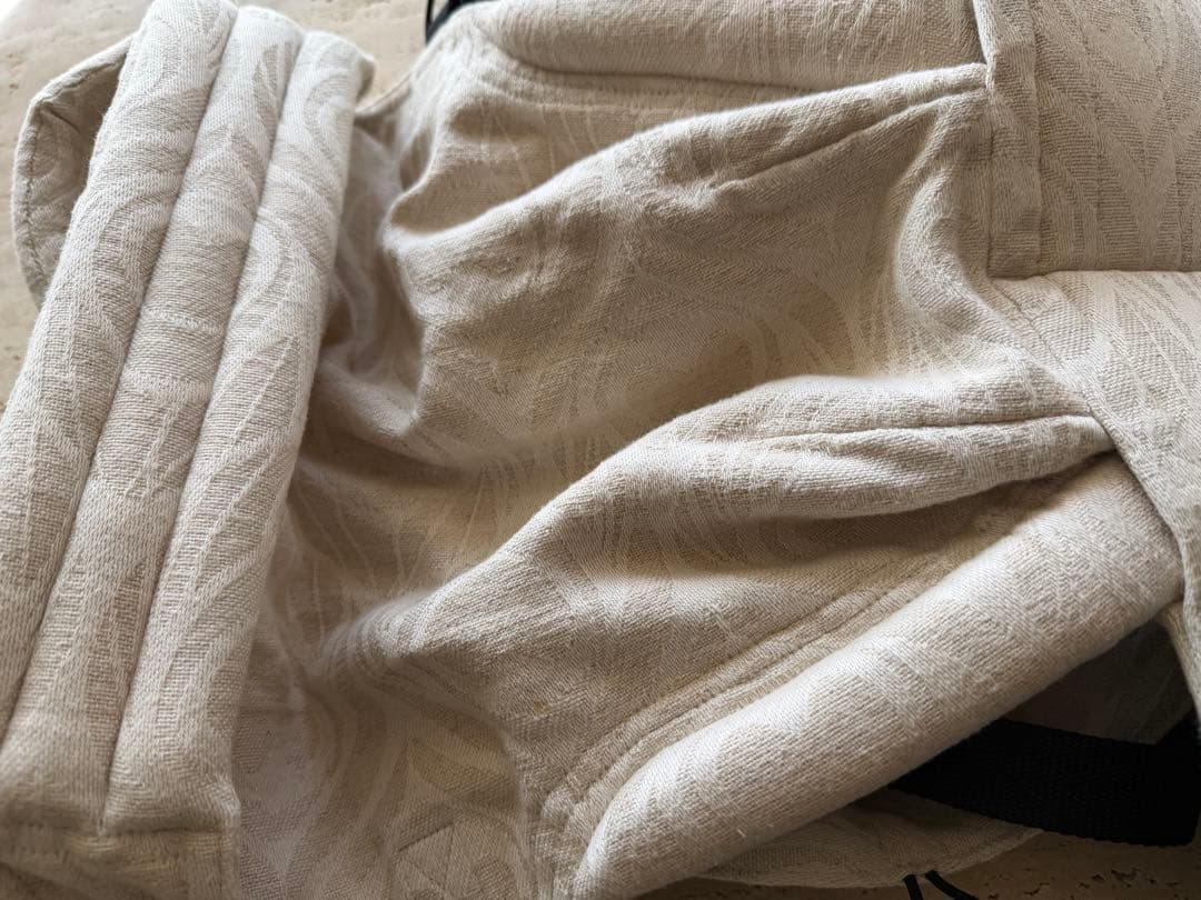 アーティポッペ 抱っこ紐 ホワイト 箱付き