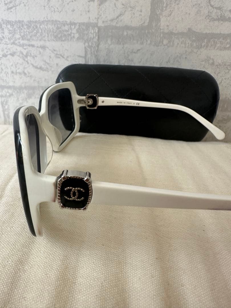 CHANEL サングラス ブラック/ホワイト