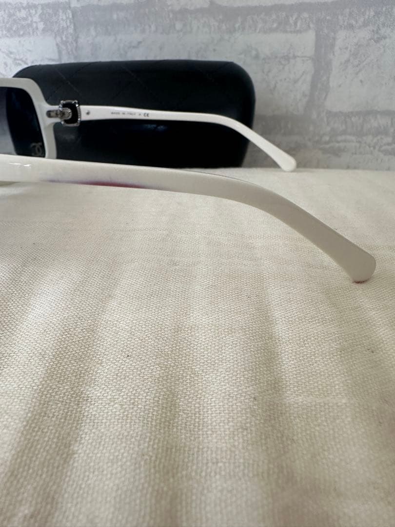 CHANEL サングラス ブラック/ホワイト