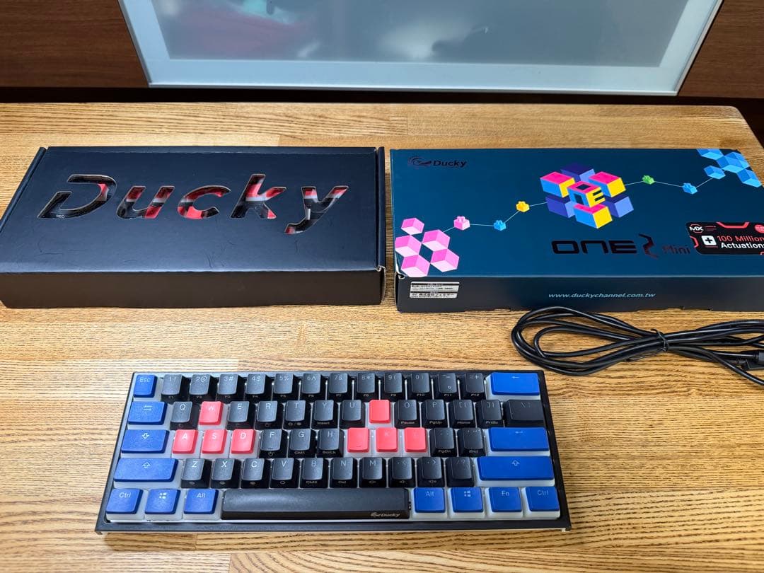 Ducky One 2 mini（静音赤軸 US配列）とキーキャップのセット