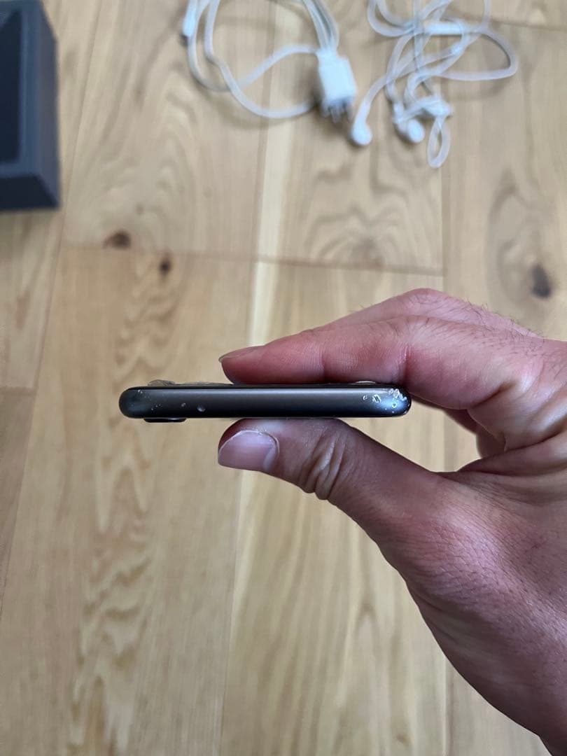 Apple iPhone 8 スペースグレー 本体　64GB