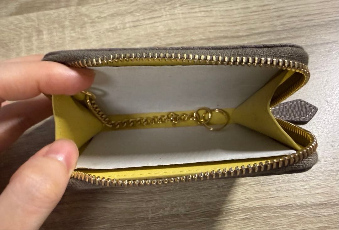 ボナベンチュラキーケース シュリンクレザー エトープ×イエロー