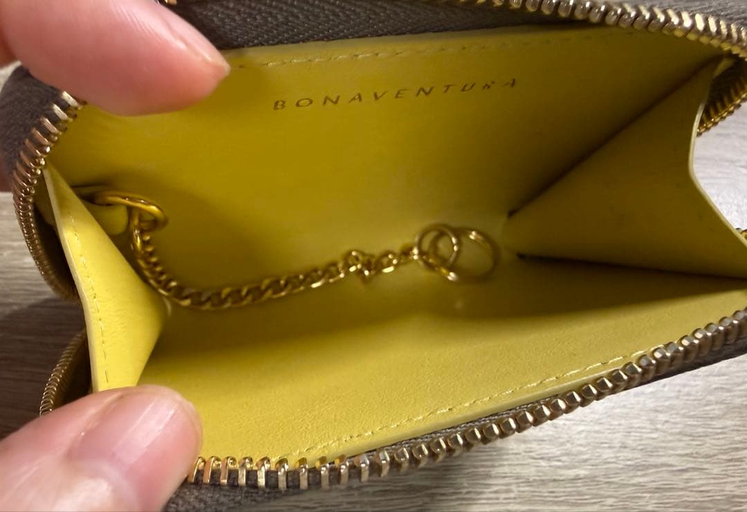 ボナベンチュラキーケース シュリンクレザー エトープ×イエロー