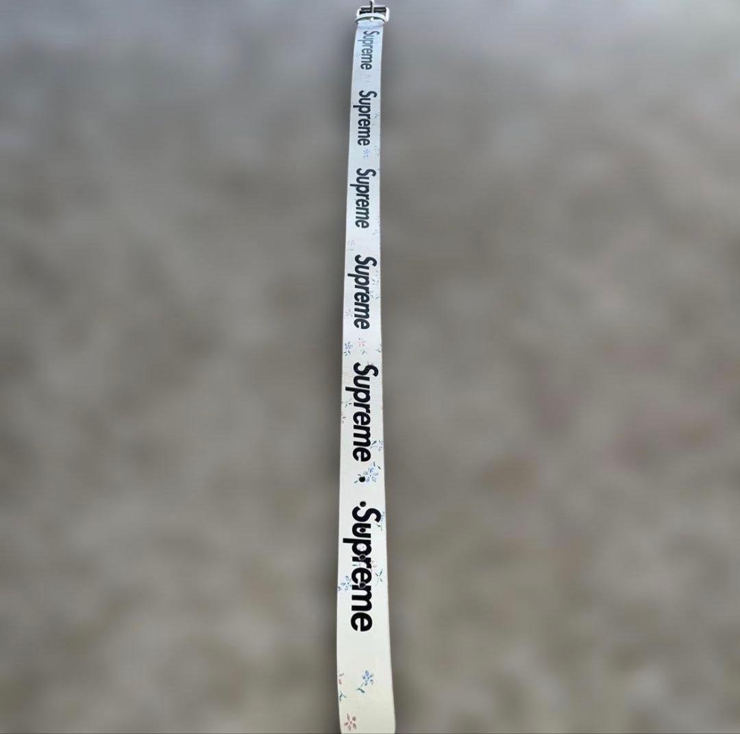 Supreme ロゴ ベルト ホワイトおまけステッカー付き