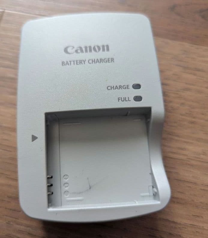 Canon IXY 32S コンパクトデジタルカメラ 動作確認済 本体＋充電器