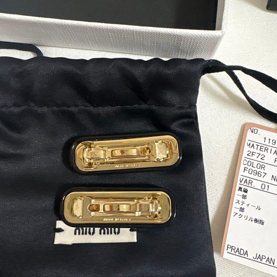 Miu Miu ヘアピン 黒