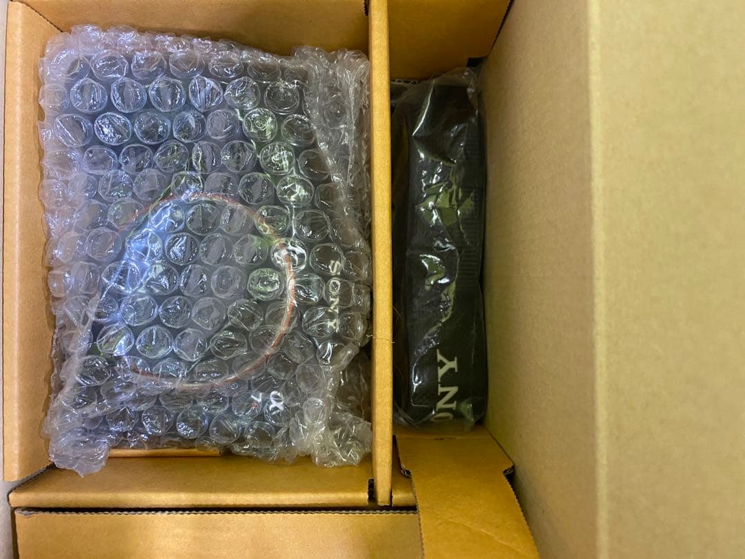 S*I様 SONY α7RⅡ 外箱取説付属品あり バッテリー3個 美品