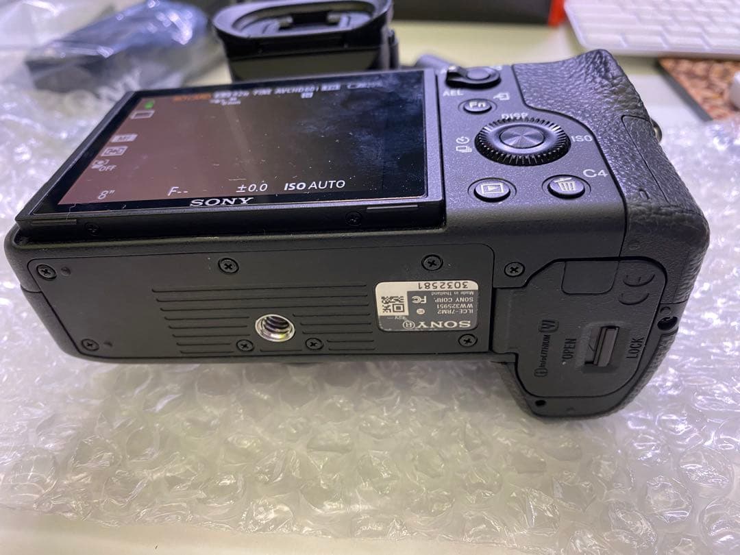 S*I様 SONY α7RⅡ 外箱取説付属品あり バッテリー3個 美品