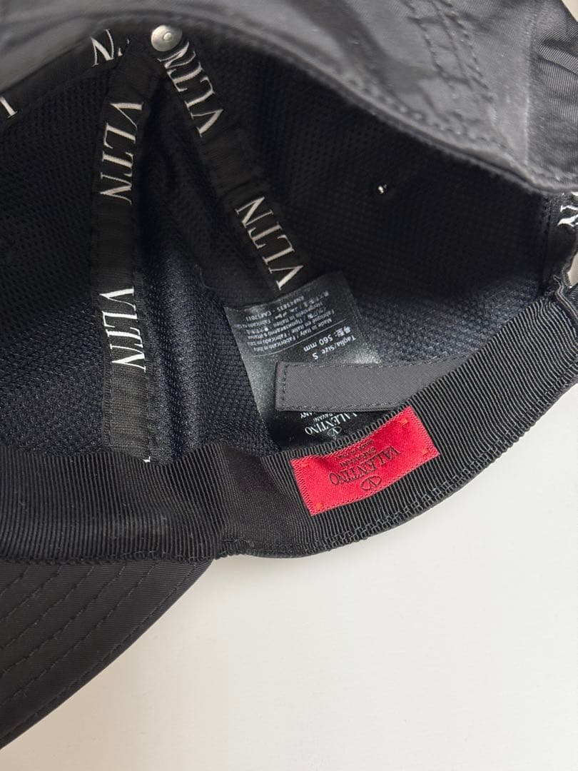 ヴァレンティノ VLTN ブラック ベースボールキャップ