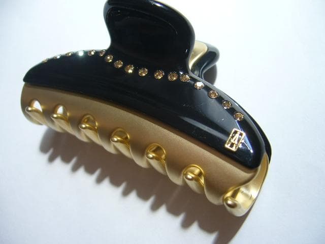 ☆美品☆アレクサンドルドゥパリ●クリスタル付きクリップ/ブラック/Mサイズ