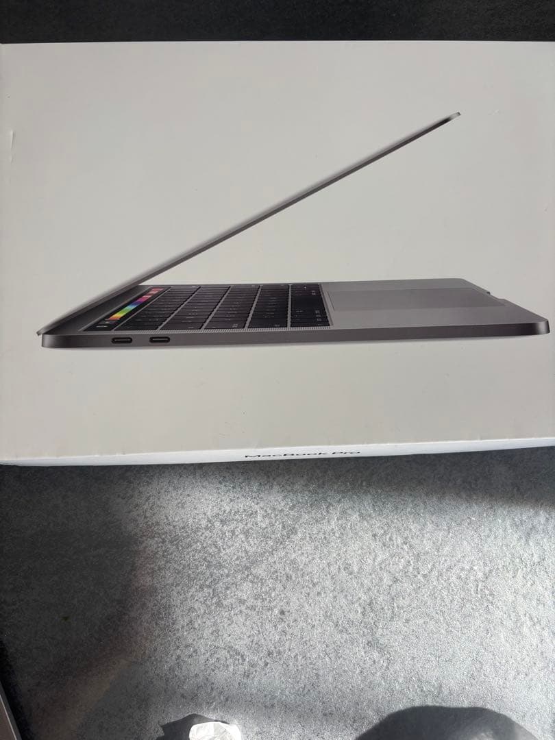 MacBook Pro 13インチ 2019 /16GB / 256GB 初期済