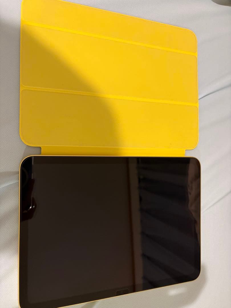 ipad A16 Wi-Fiモデル128GB イエロー　11インチ純正ケース付き